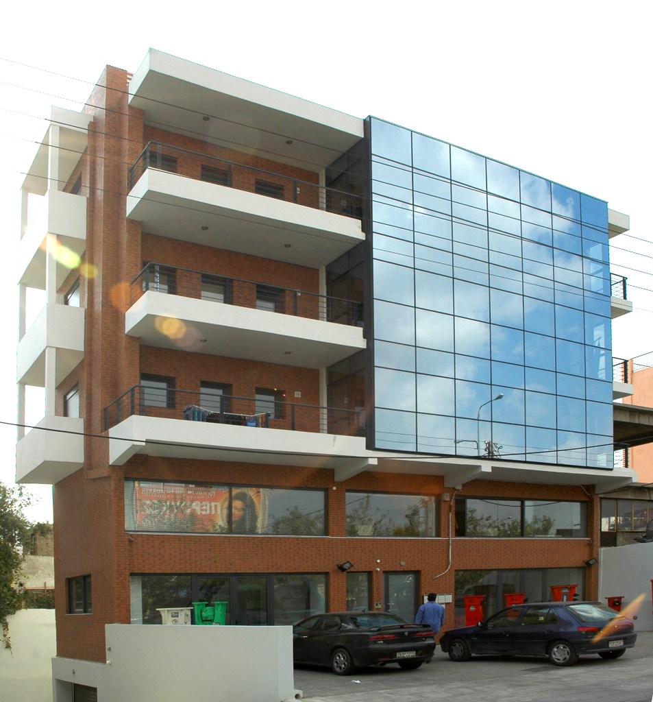 ΚΤΗΡΙΟ ΜΕΙΚΤΩΝ ΧΡΗΣΕΩΝ ΣΤΗ ΛΕΩΦ. ΑΘΗΝΩΝ ΑΙΓΑΛΕΩ